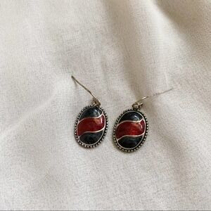 VTG Oval Charcoal Grey Red Wave Dangle Earrings